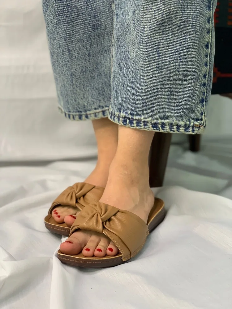 صندل زنانه راحتی طرح پاپیون تخت — نمای ۲