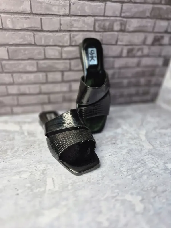 دمپایی زنانه پاشنه کوتاه ورنی