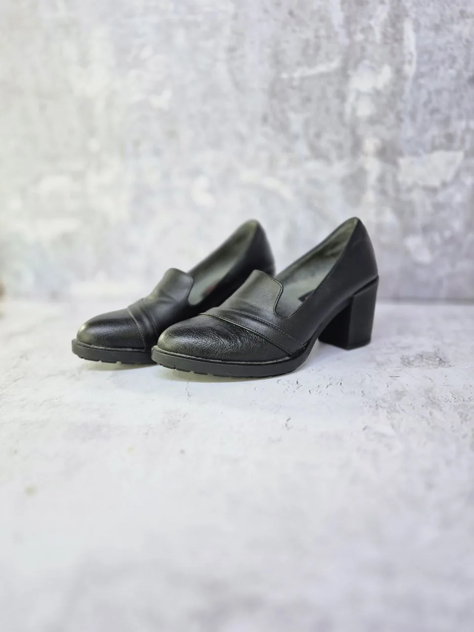 کفش طبی زنانه مشکی چین‌دار