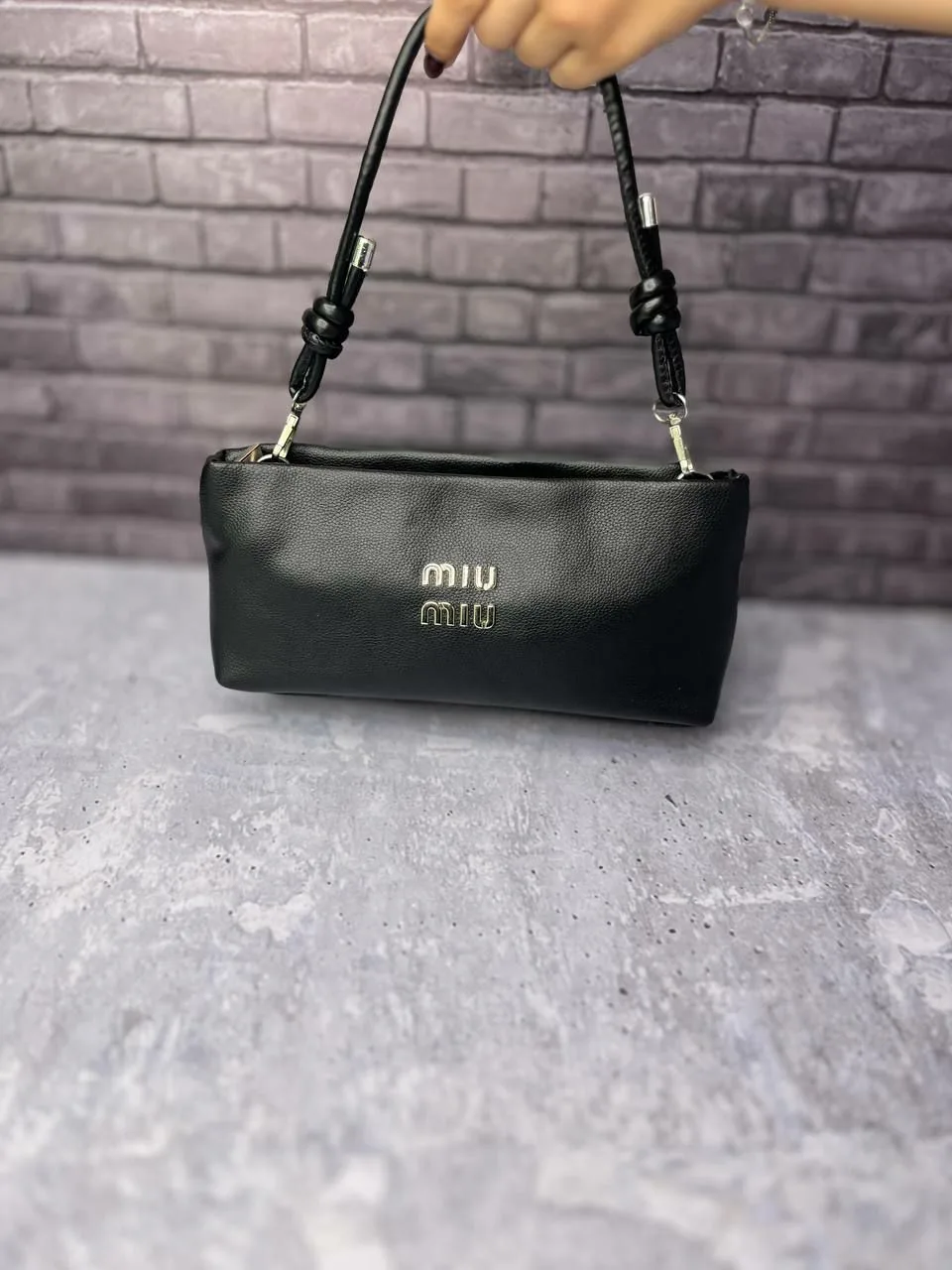 کیف دوشی دخترانه با حروف فلزی نقره‌ای — نمای ۲